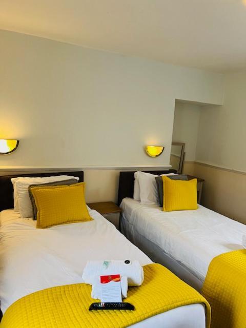 Crown Hotel Brackley Eksteriør bilde