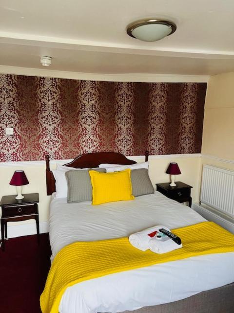 Crown Hotel Brackley Eksteriør bilde