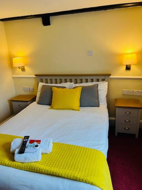 Crown Hotel Brackley Eksteriør bilde