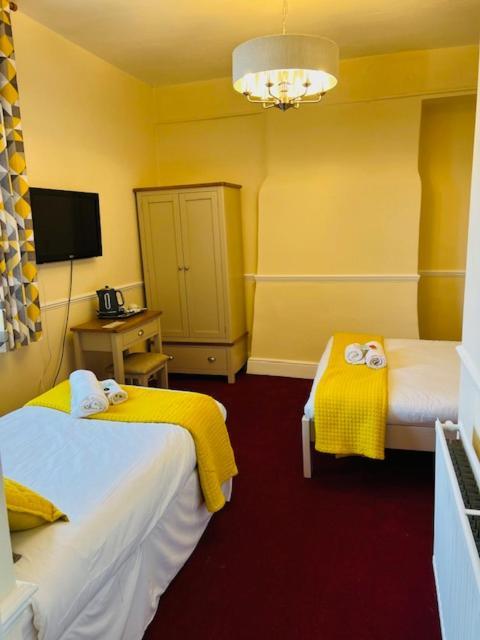 Crown Hotel Brackley Eksteriør bilde